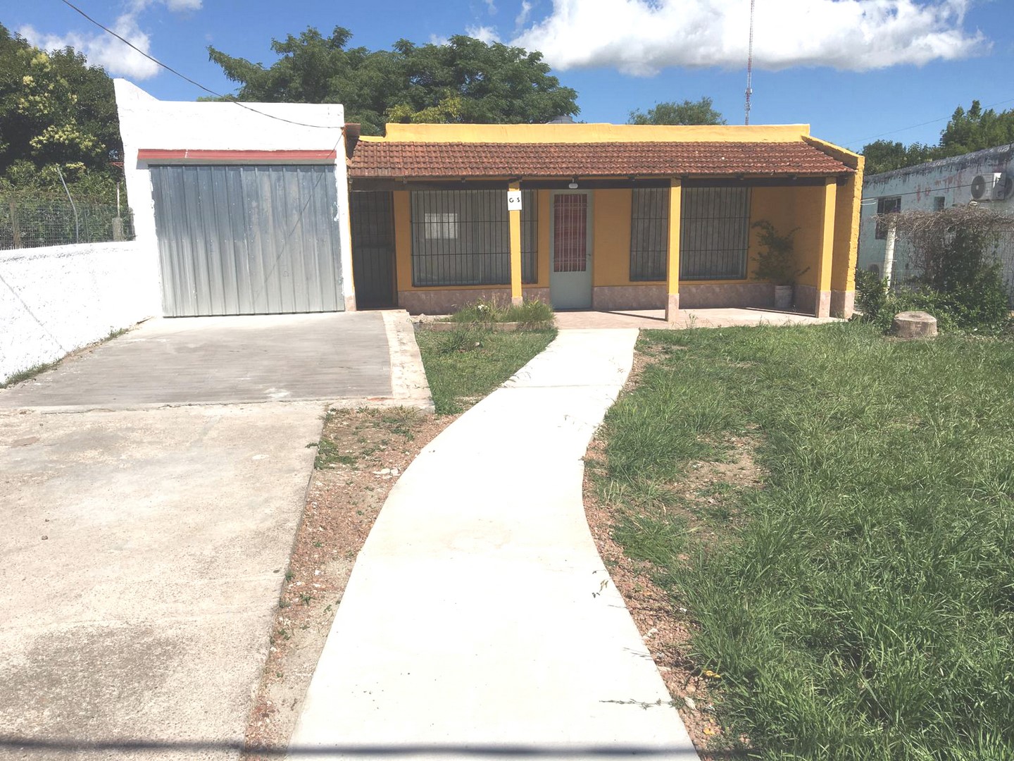 Venta Casa Las Piedras 2 Dormitorios - Jardín - Garaje  - Venta